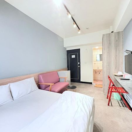 Fengjia Gift Box Homestay Taichung Buitenkant foto