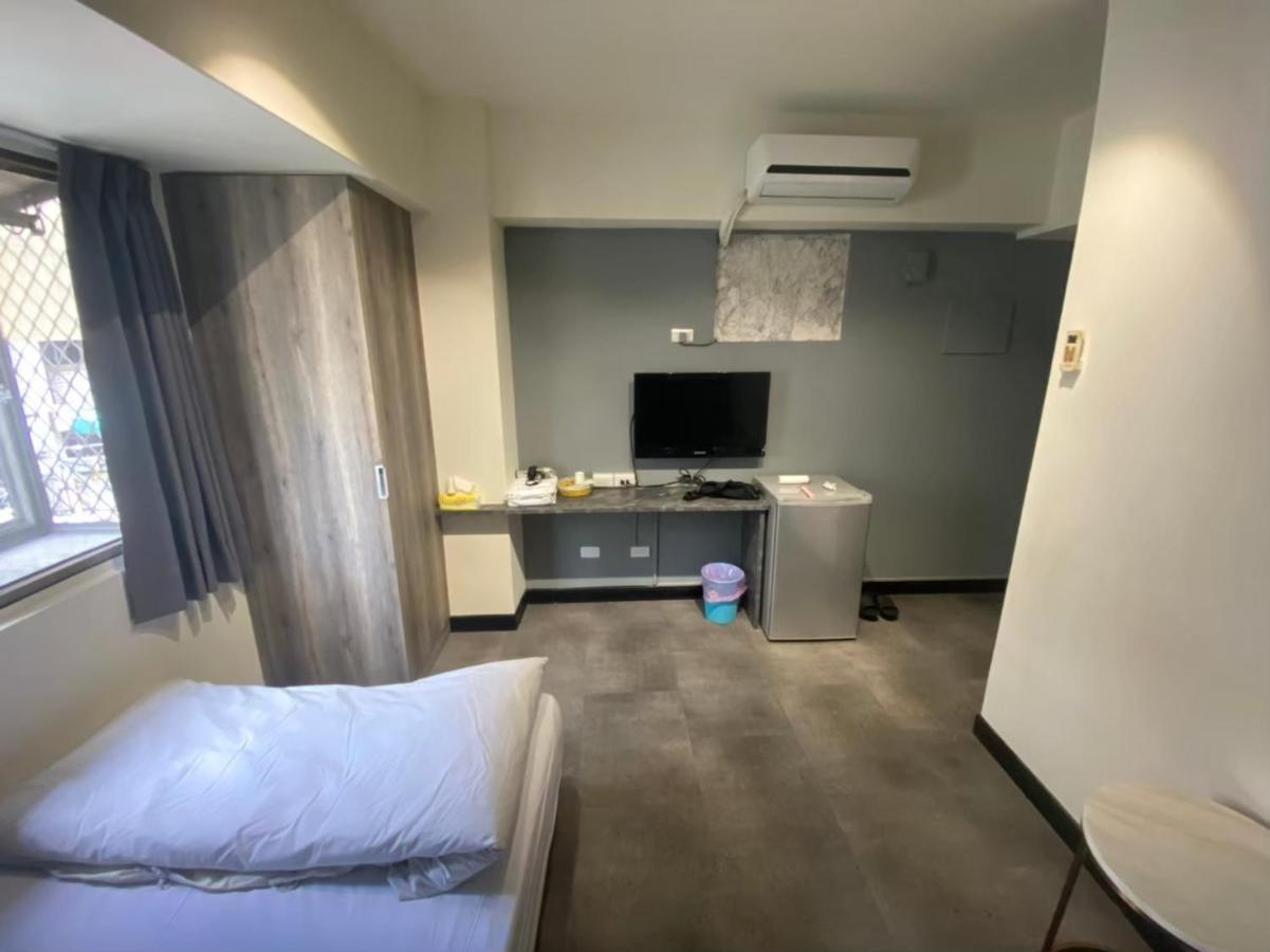 Fengjia Gift Box Homestay Taichung Buitenkant foto