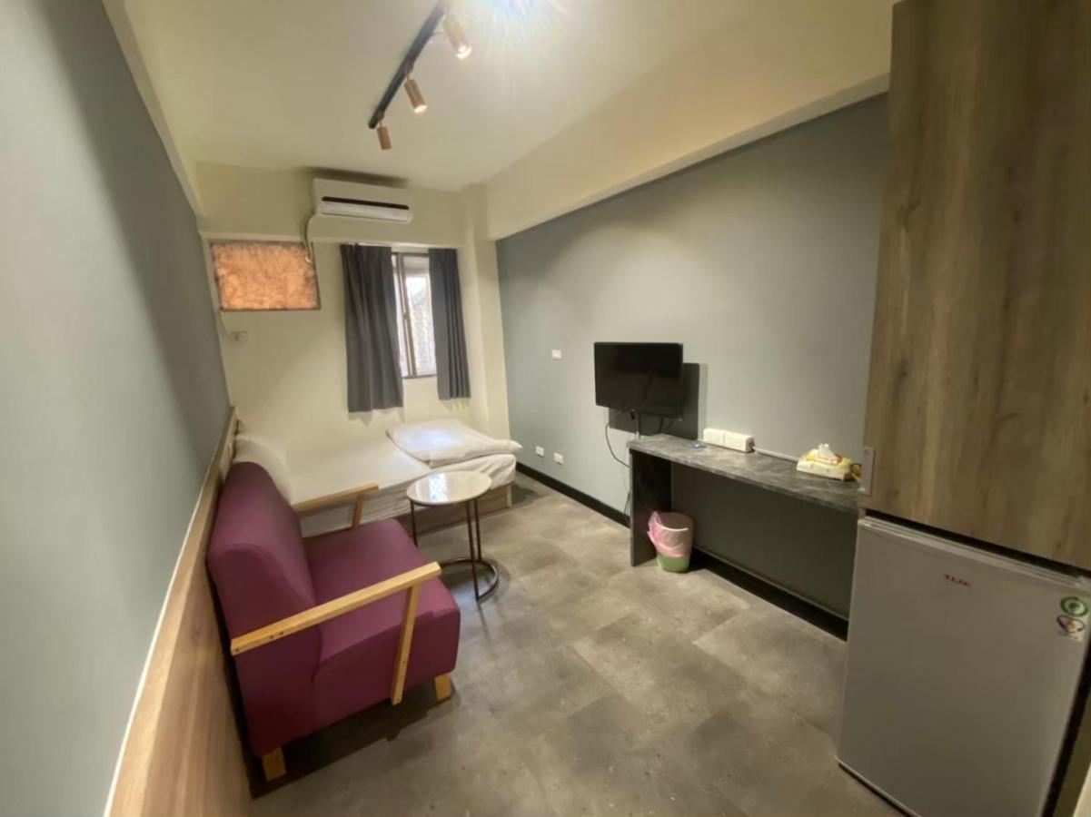 Fengjia Gift Box Homestay Taichung Buitenkant foto