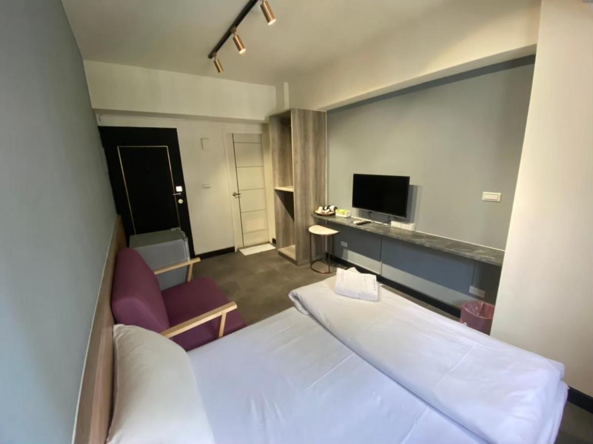 Fengjia Gift Box Homestay Taichung Buitenkant foto