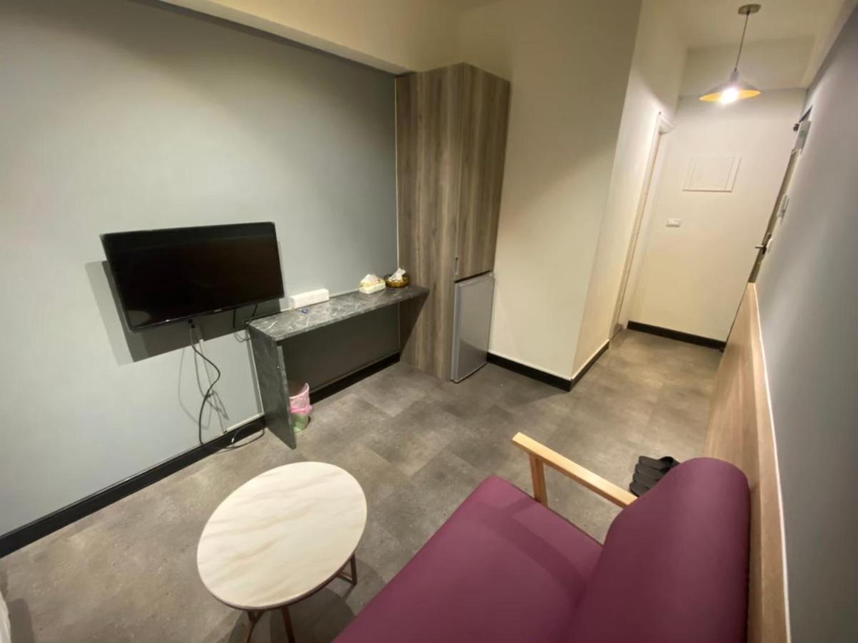 Fengjia Gift Box Homestay Taichung Buitenkant foto