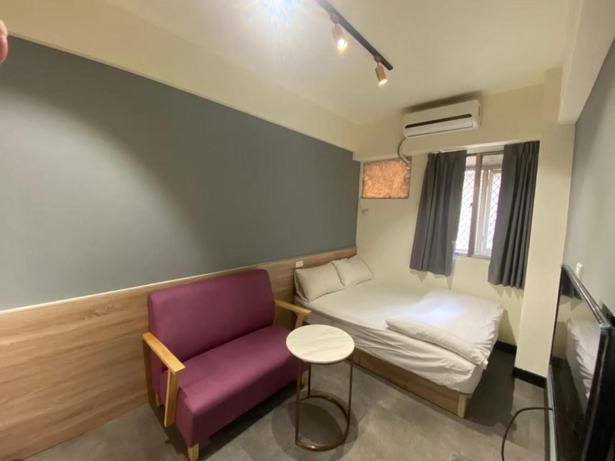 Fengjia Gift Box Homestay Taichung Buitenkant foto