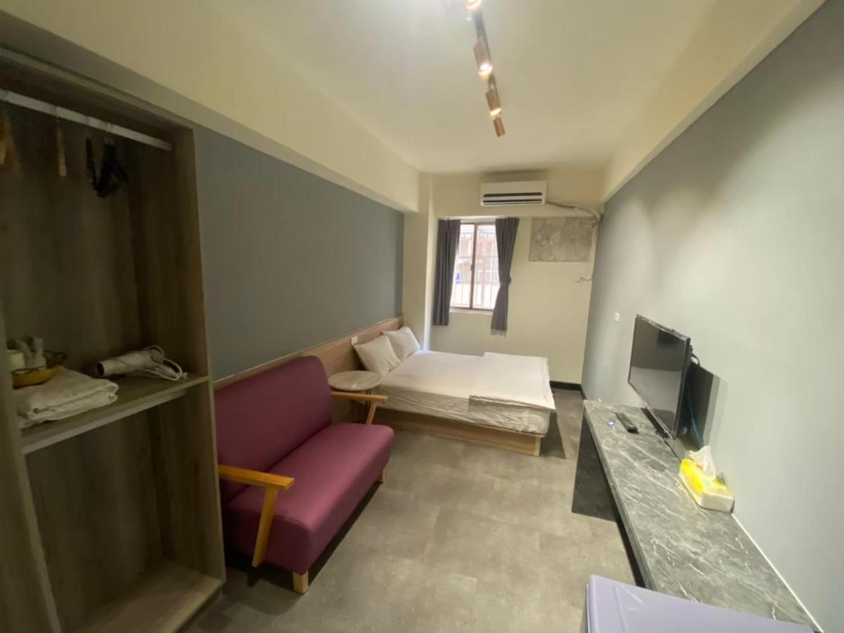 Fengjia Gift Box Homestay Taichung Buitenkant foto