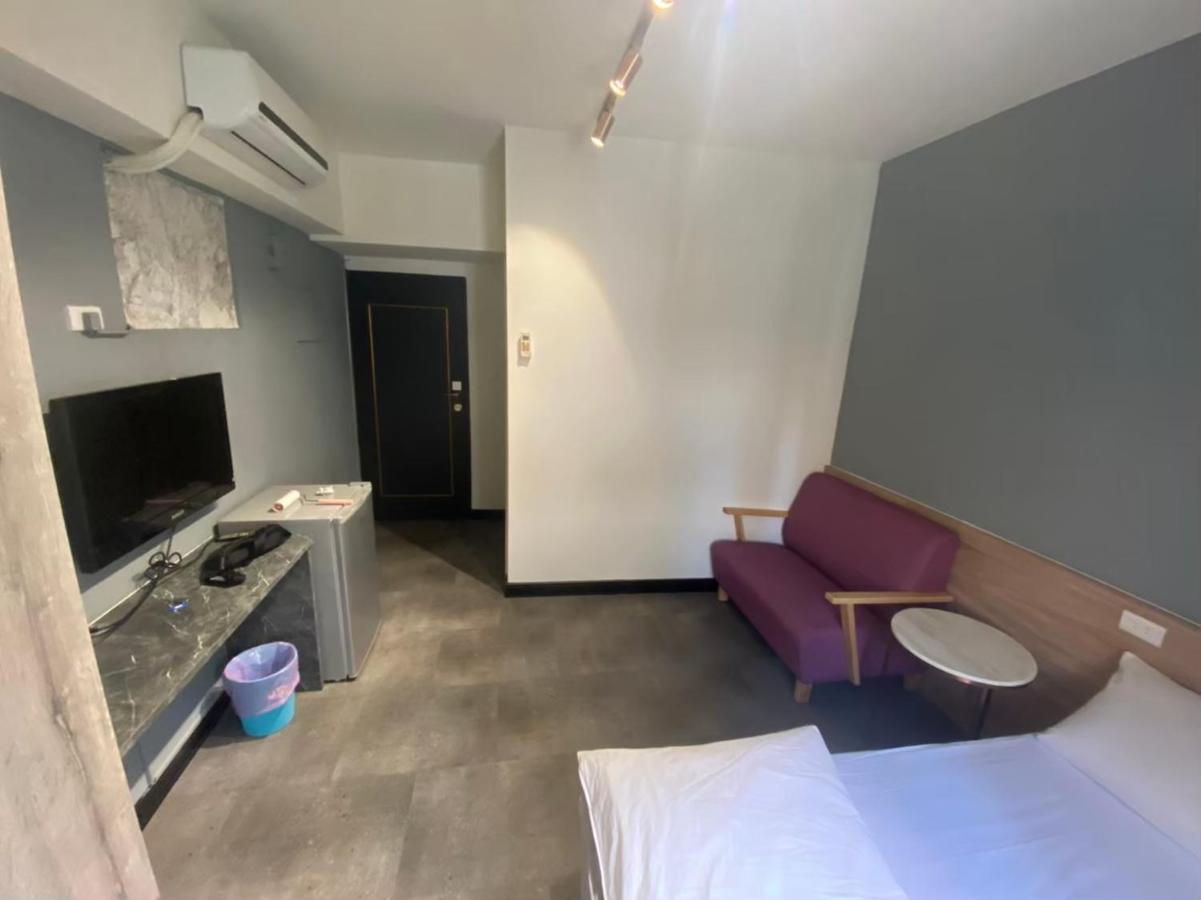 Fengjia Gift Box Homestay Taichung Buitenkant foto