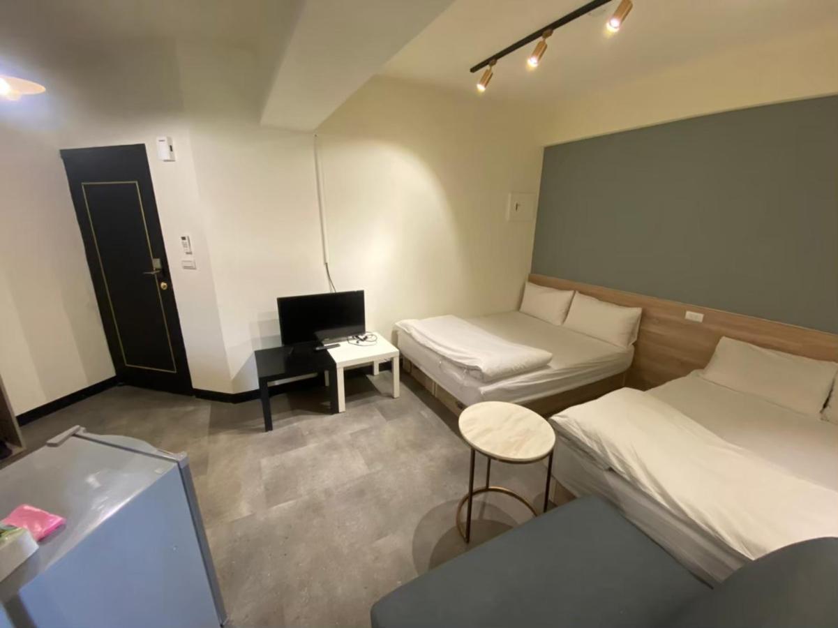 Fengjia Gift Box Homestay Taichung Buitenkant foto