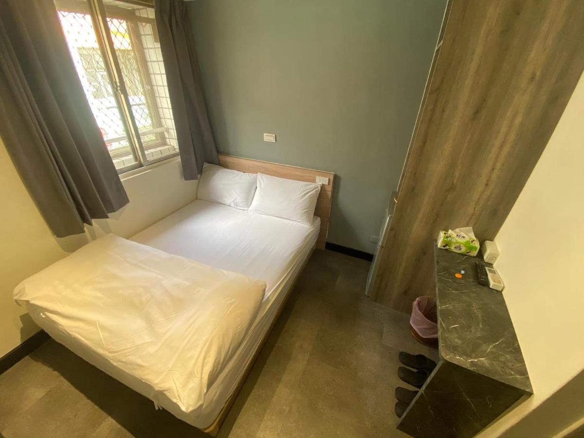 Fengjia Gift Box Homestay Taichung Buitenkant foto