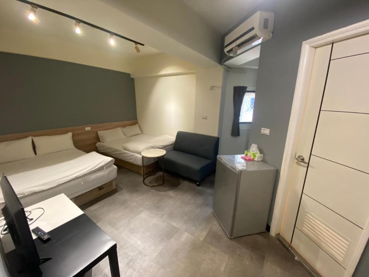 Fengjia Gift Box Homestay Taichung Buitenkant foto