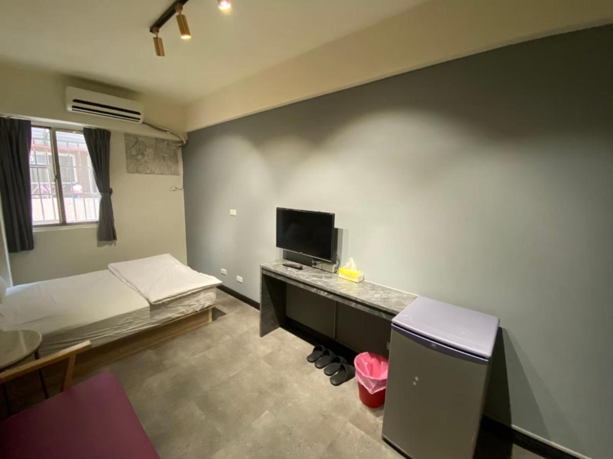 Fengjia Gift Box Homestay Taichung Buitenkant foto