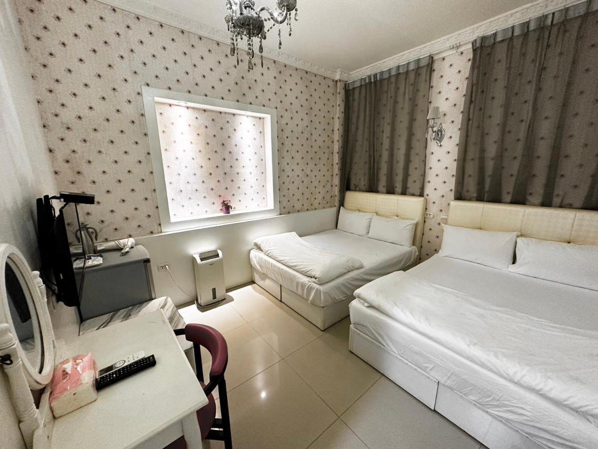 Fengjia Gift Box Homestay Taichung Buitenkant foto
