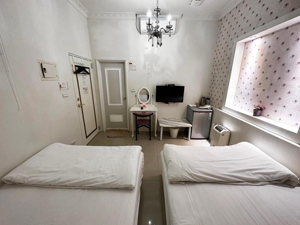 Fengjia Gift Box Homestay Taichung Buitenkant foto
