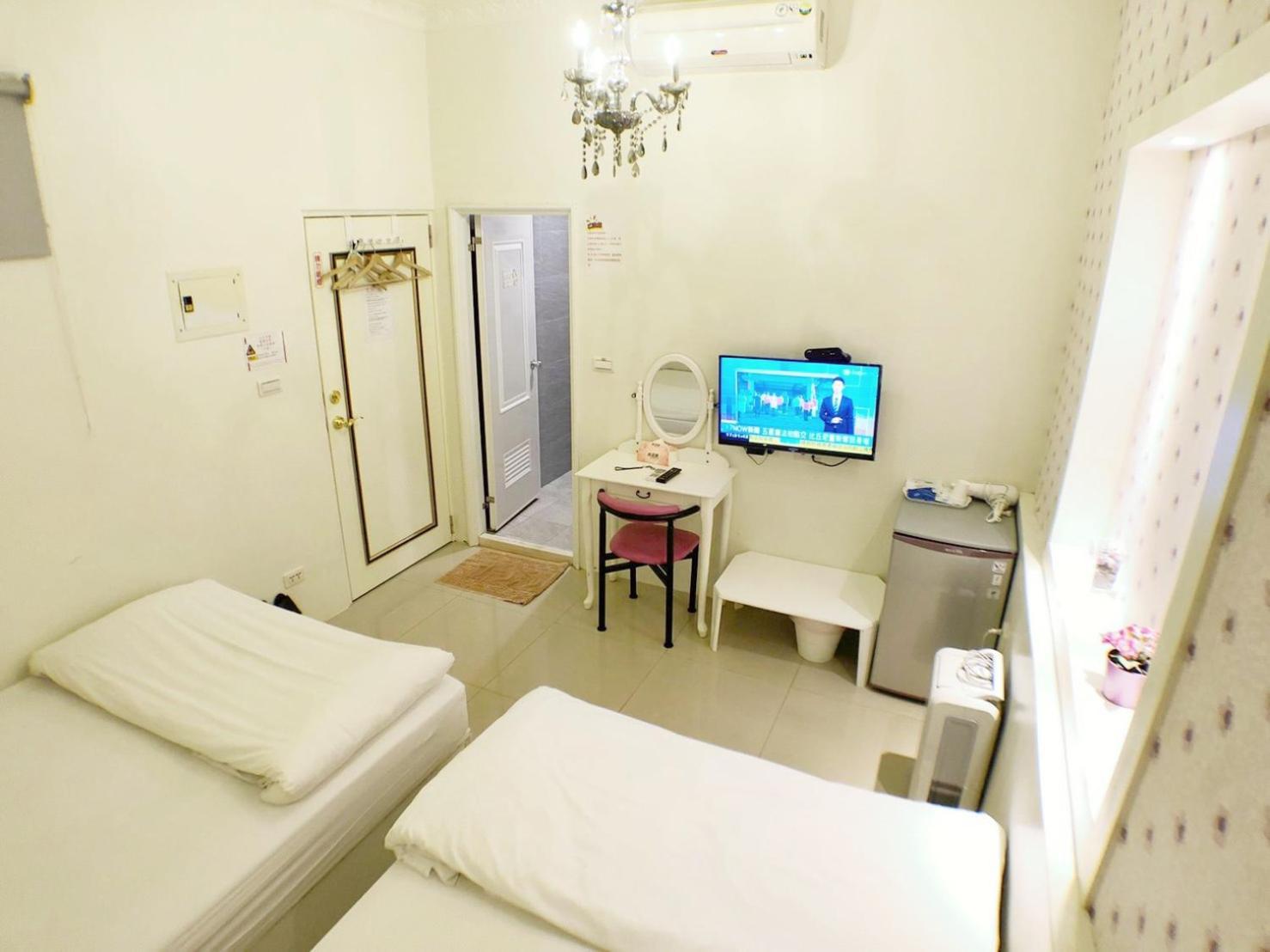 Fengjia Gift Box Homestay Taichung Buitenkant foto