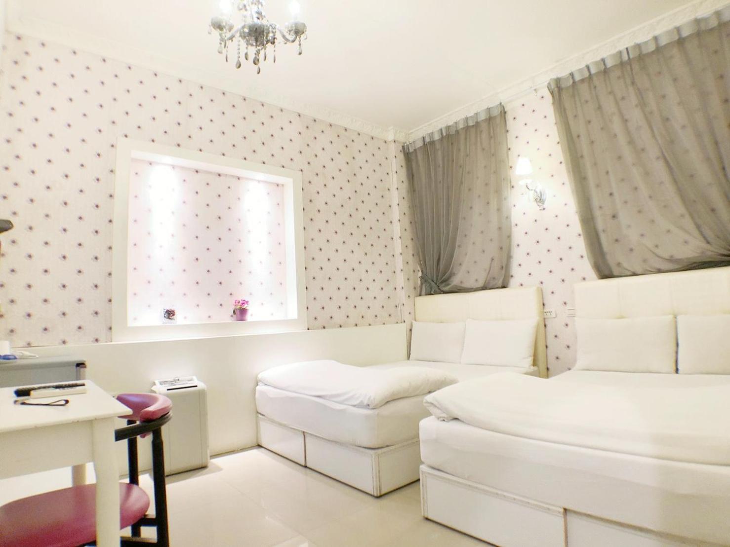 Fengjia Gift Box Homestay Taichung Buitenkant foto