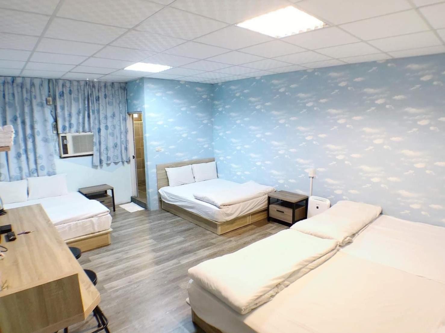 Fengjia Gift Box Homestay Taichung Buitenkant foto