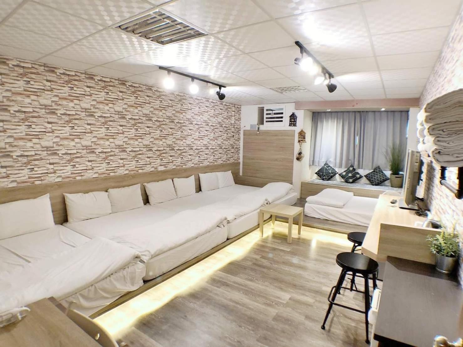 Fengjia Gift Box Homestay Taichung Buitenkant foto