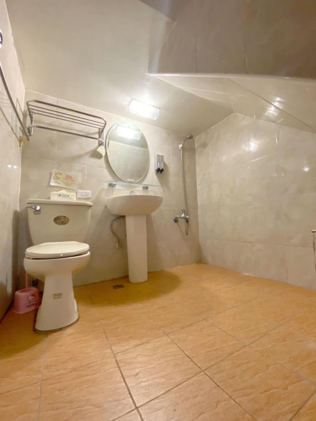 Fengjia Gift Box Homestay Taichung Buitenkant foto
