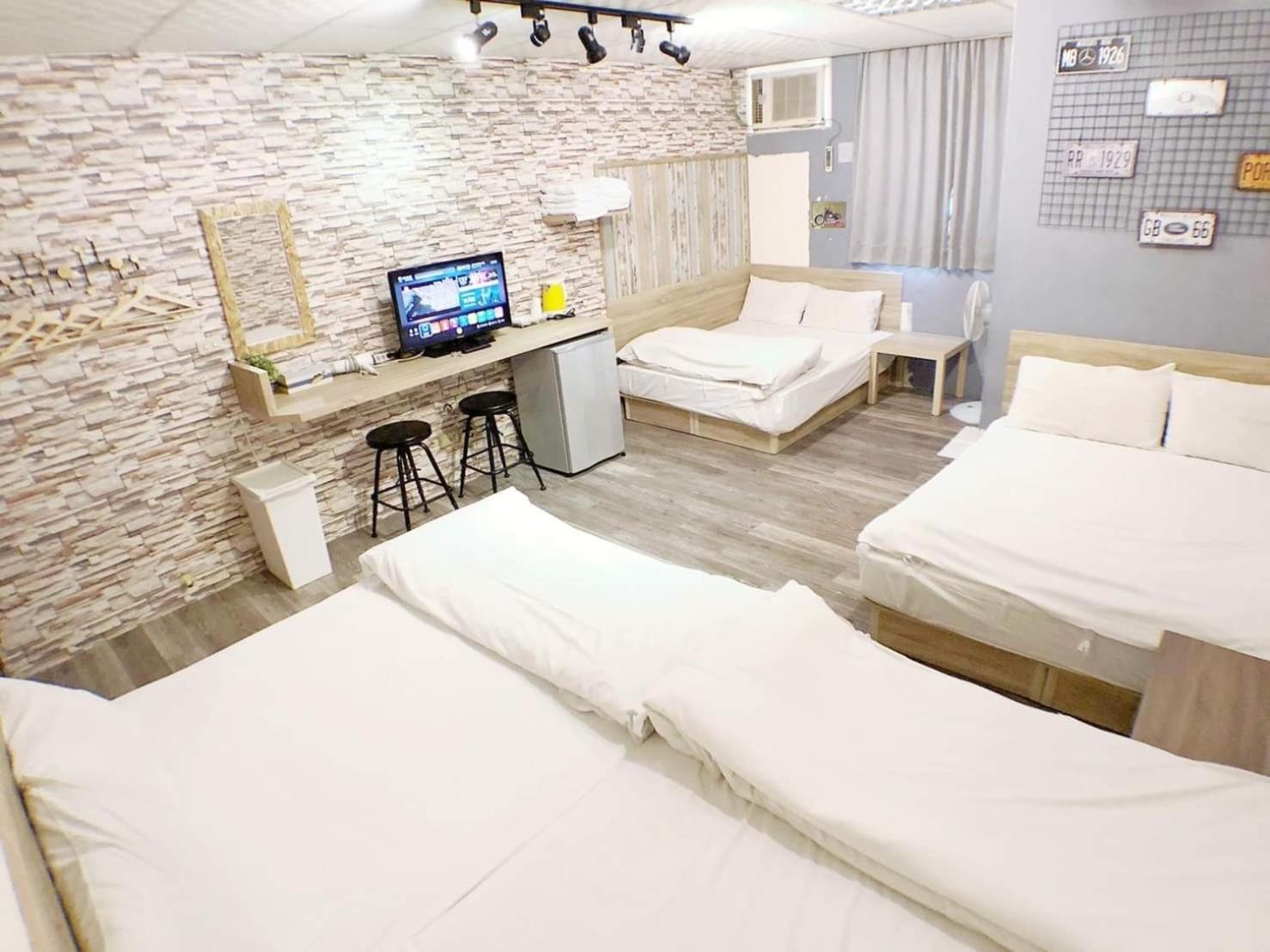 Fengjia Gift Box Homestay Taichung Buitenkant foto