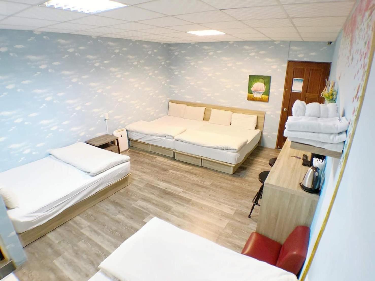 Fengjia Gift Box Homestay Taichung Buitenkant foto