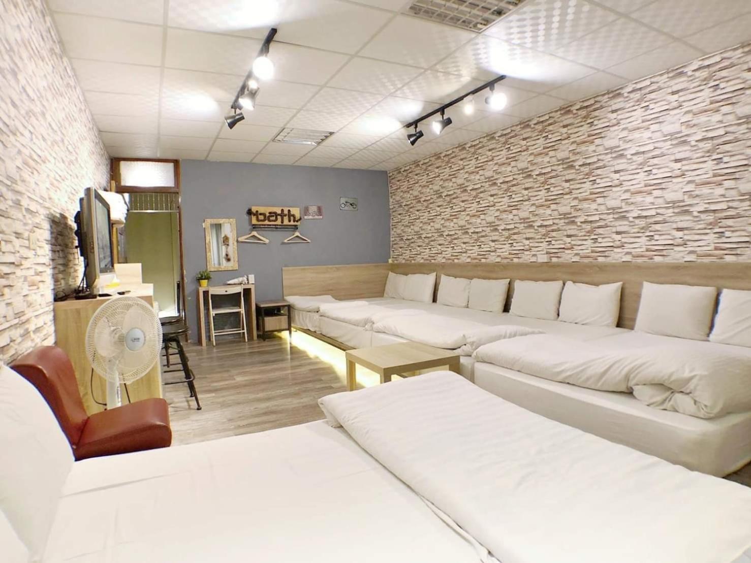 Fengjia Gift Box Homestay Taichung Buitenkant foto