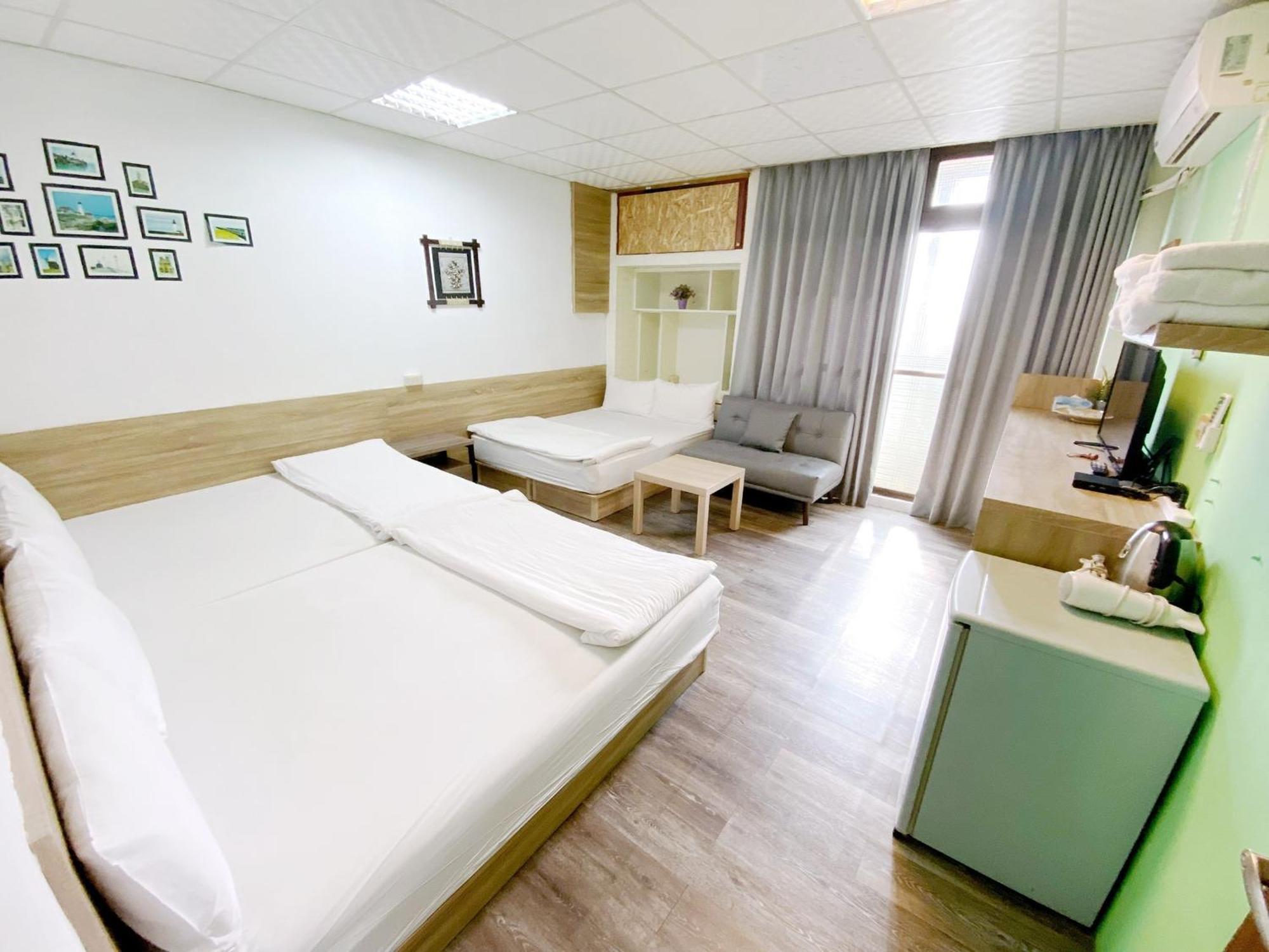 Fengjia Gift Box Homestay Taichung Buitenkant foto