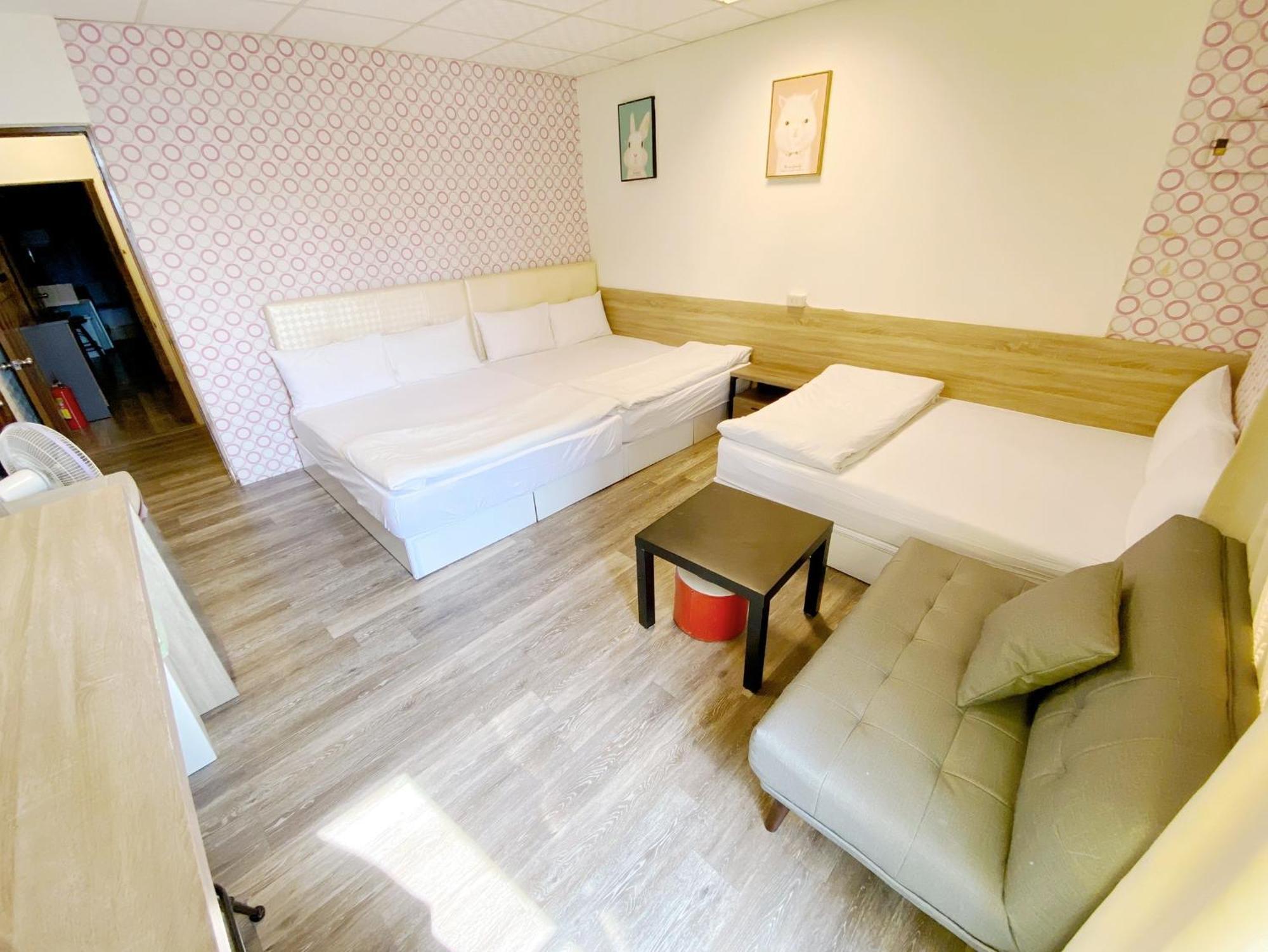 Fengjia Gift Box Homestay Taichung Buitenkant foto