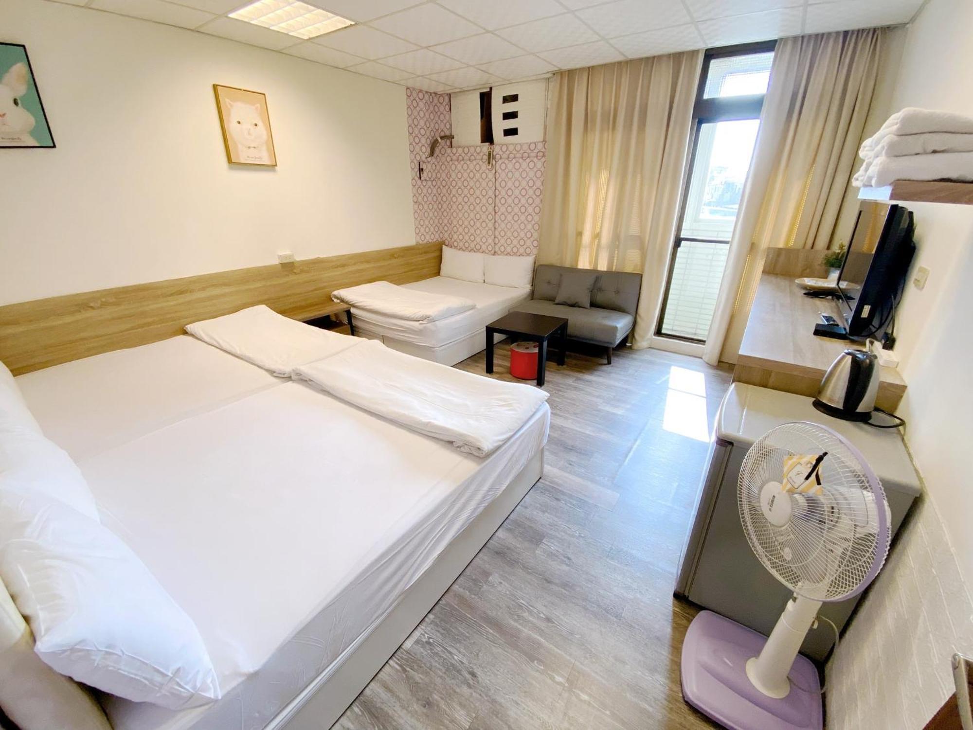 Fengjia Gift Box Homestay Taichung Buitenkant foto