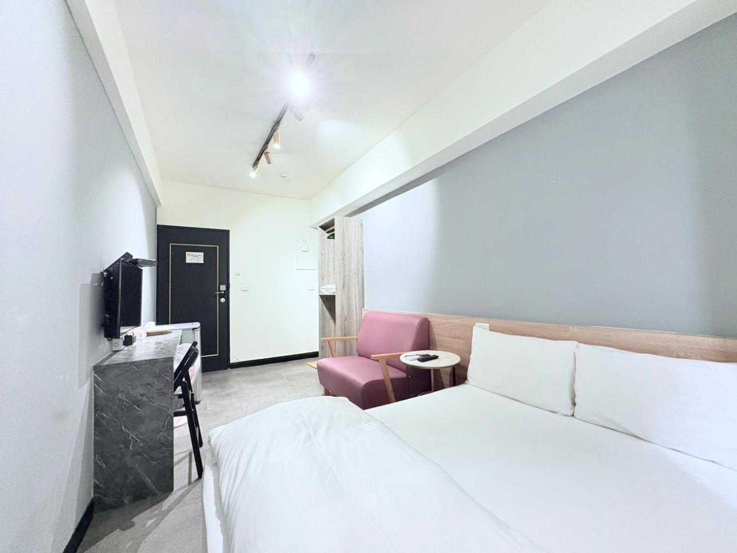 Fengjia Gift Box Homestay Taichung Buitenkant foto