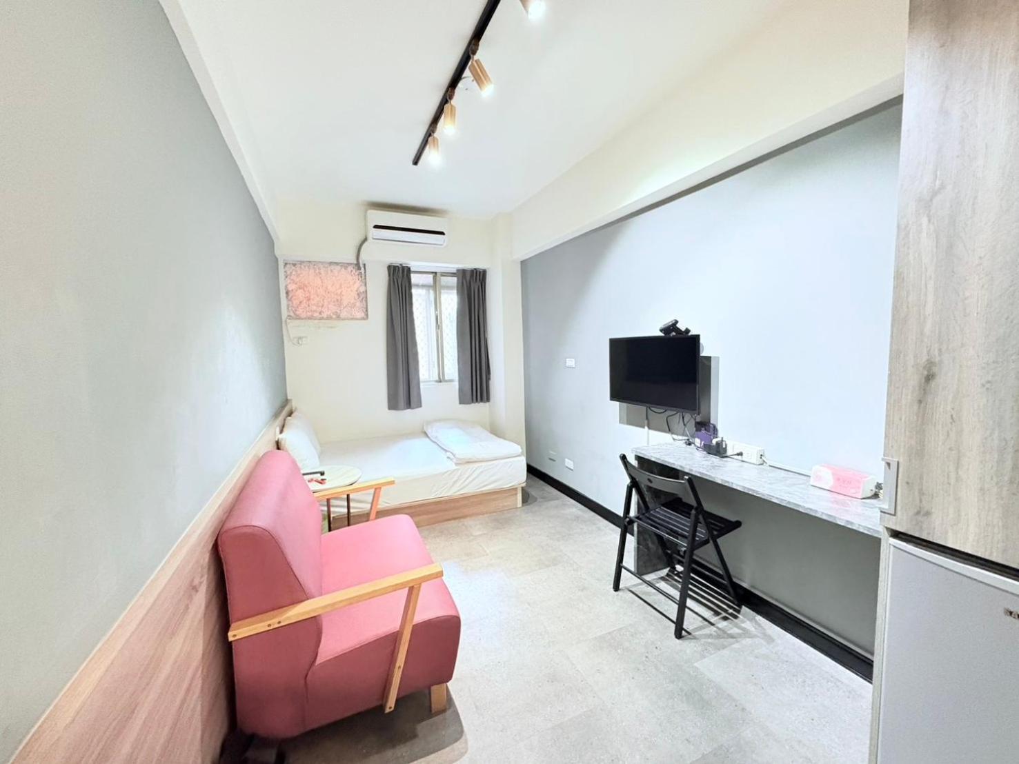 Fengjia Gift Box Homestay Taichung Buitenkant foto