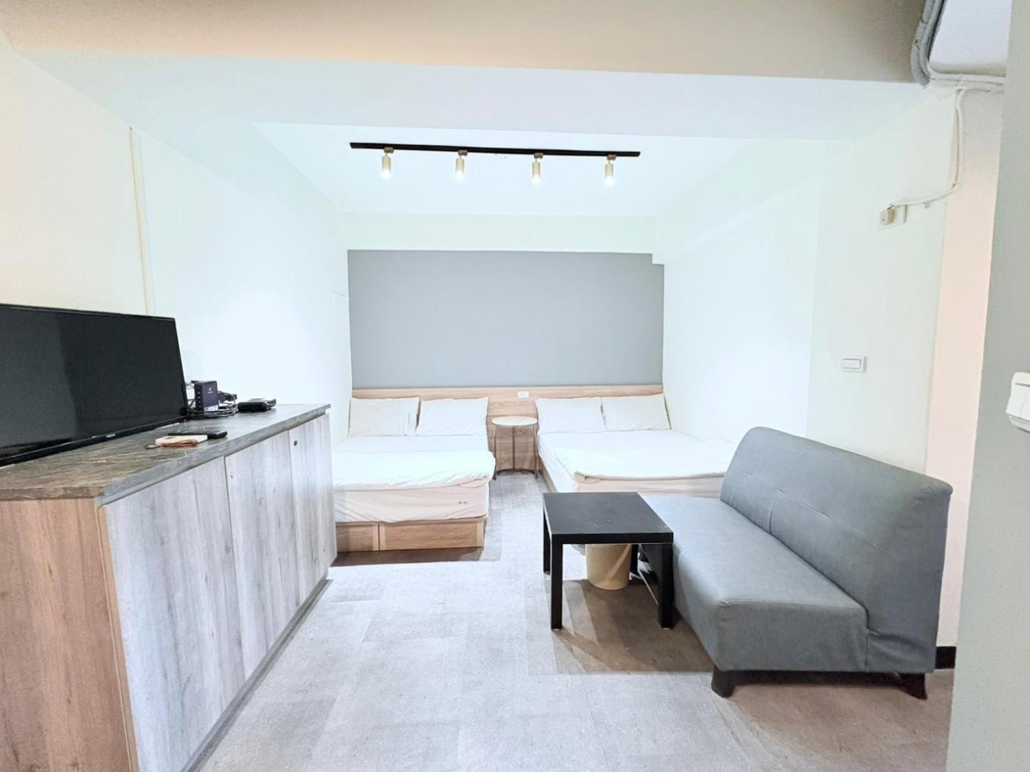 Fengjia Gift Box Homestay Taichung Buitenkant foto