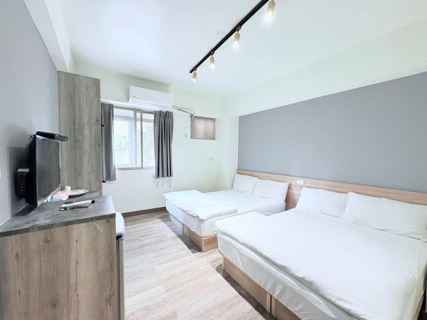 Fengjia Gift Box Homestay Taichung Buitenkant foto