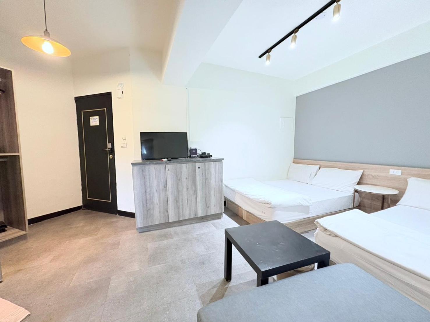 Fengjia Gift Box Homestay Taichung Buitenkant foto