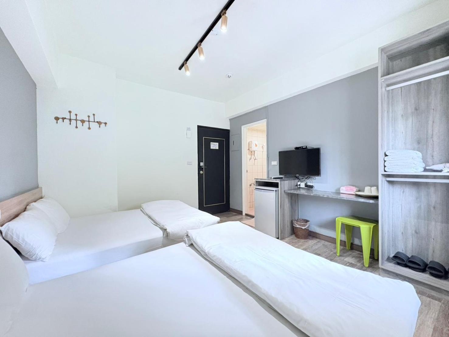 Fengjia Gift Box Homestay Taichung Buitenkant foto